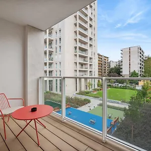Apartment Limehome Via Stresa, Milan