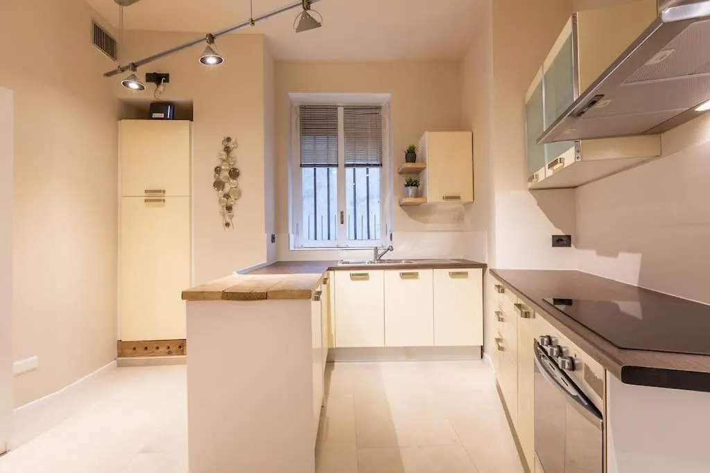 Sp15 -Isola- Super Large Apartment Milan 0*,