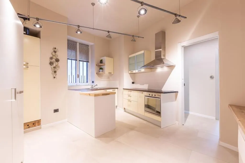 Sp15 -Isola- Super Large Apartment Milan