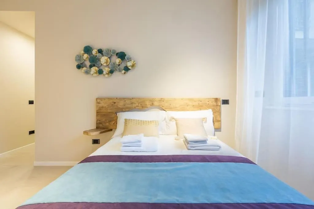 Sp15 -Isola- Super Large Apartment Milan 0*,  Italy