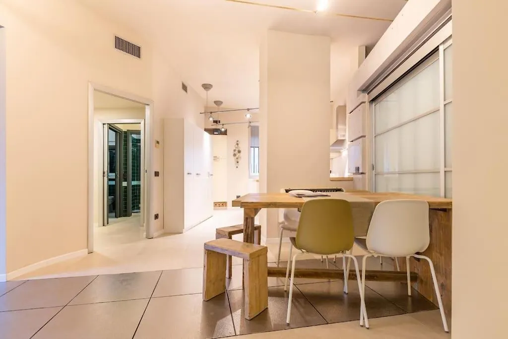 Sp15 -Isola- Super Large Apartment Milan 0*,