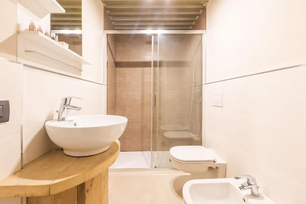 Sp15 -Isola- Super Large Apartment Milan 0*,