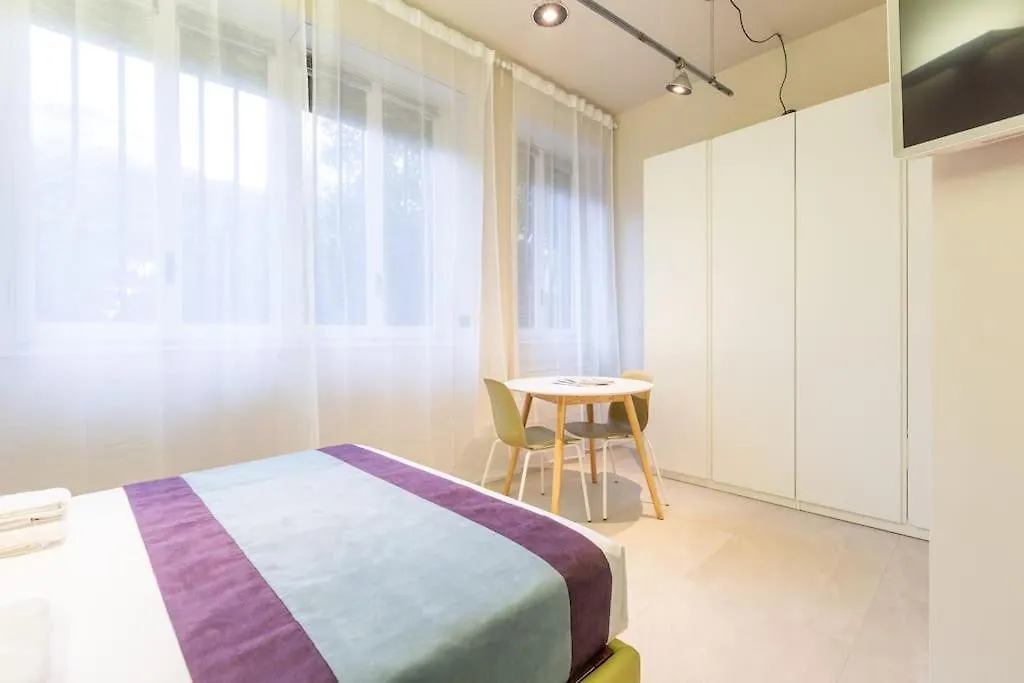 Sp15 -Isola- Super Large Apartment Milan 0*,  Italy